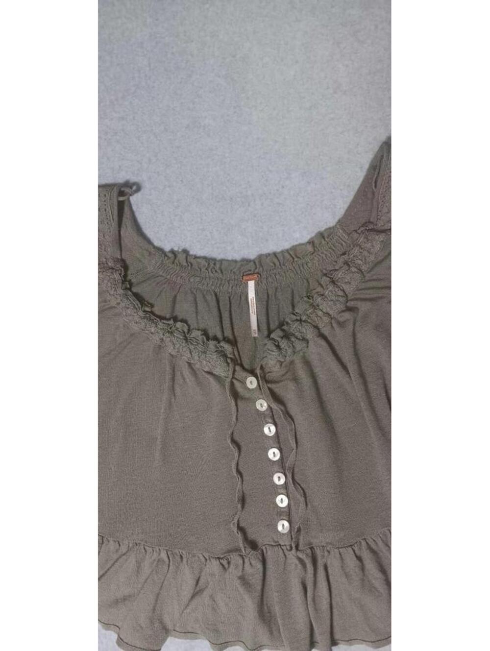 Free People Cropped Short Sleeve Blouse Womens Size XS Sage Green Partial Button - Picture 9 of 11